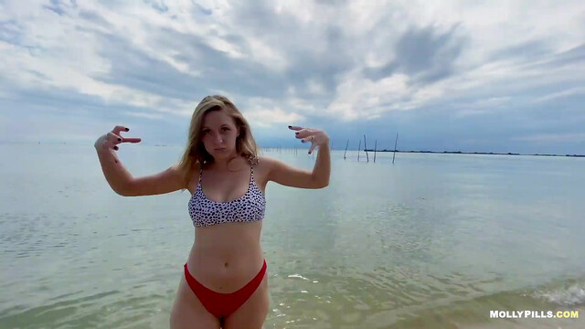 Big Butt Blonde Public Beach Fucking - Molly Pills - Amateur Couple Adventure Porn POV