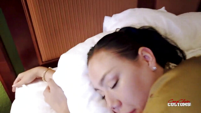 Kitten Latenight in Limp Resting Step Mom Has Huge Tits