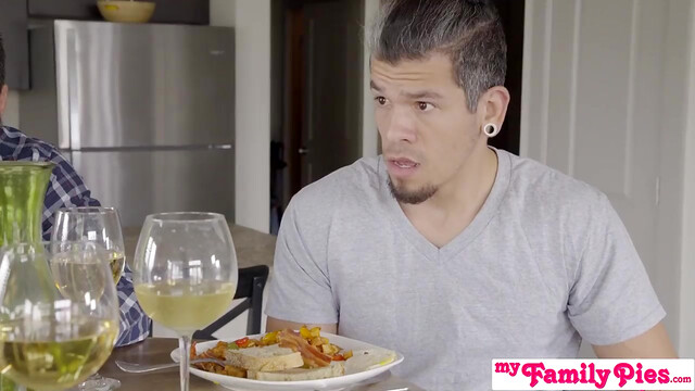 MYFAMILYPIES - ELLE DONNE UN CACHET À SON DEMI-FRÈRE POUR PROFITER DE LUI