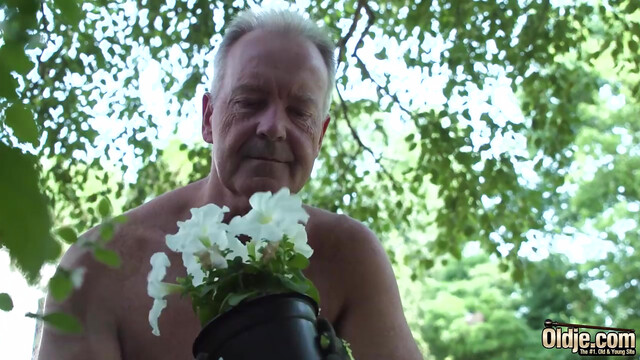 Teen blowjob and hot deep pussy fucking with grumpy grandpa