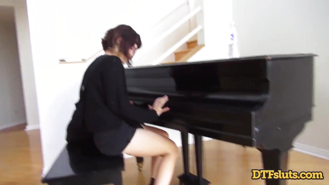 YHIVI SHOWS OFF PIANO SKILLS FOLLOWED BY ROUGH SEX AND CUM OVER HER FACE! -  Featuring: Yhivi / James Deen at SexSQ