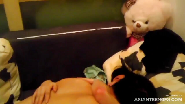 (Amateur) Horny Chinese girl got filmed masturbating & fucking