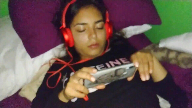 I have sex with a girl who likes to watch porn while being penetrated.