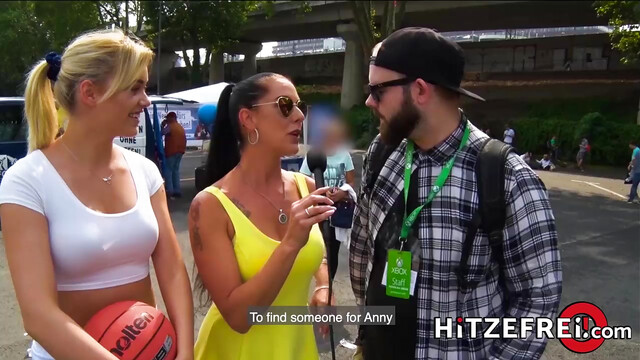 HITZEFREI Gamer girl Anny Aurora fucking a stranger