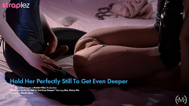 Sensual redhead enjoys vigorous strapless dildo session