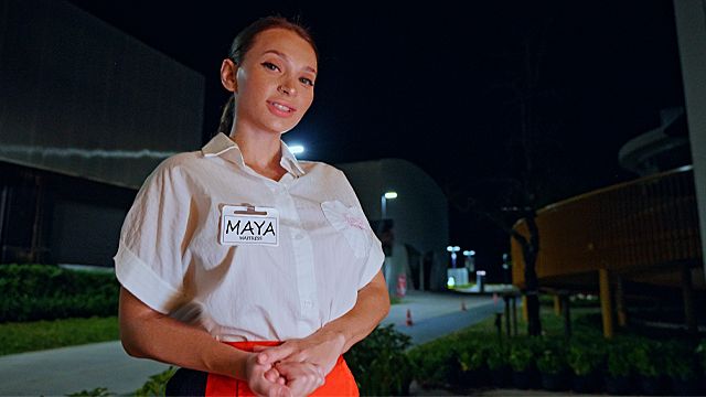 Flirty waitress messes up burger order pays with her juicy pussy on the table