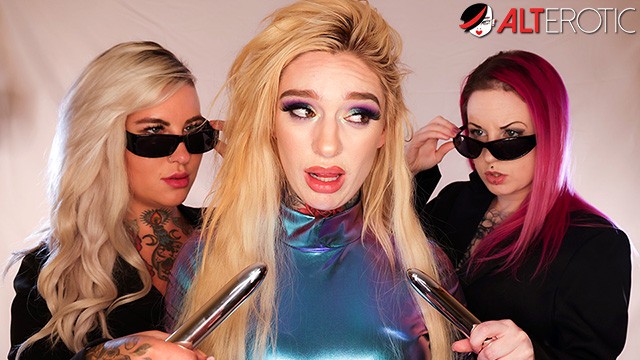 Female Detectives Probe And Lick Each Others Alien Pussy Tattoos