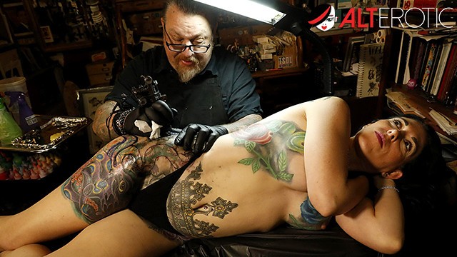 Tattooed Marie Bossette Grins Through The Pain Getting Inked On Her Sexy Leg
